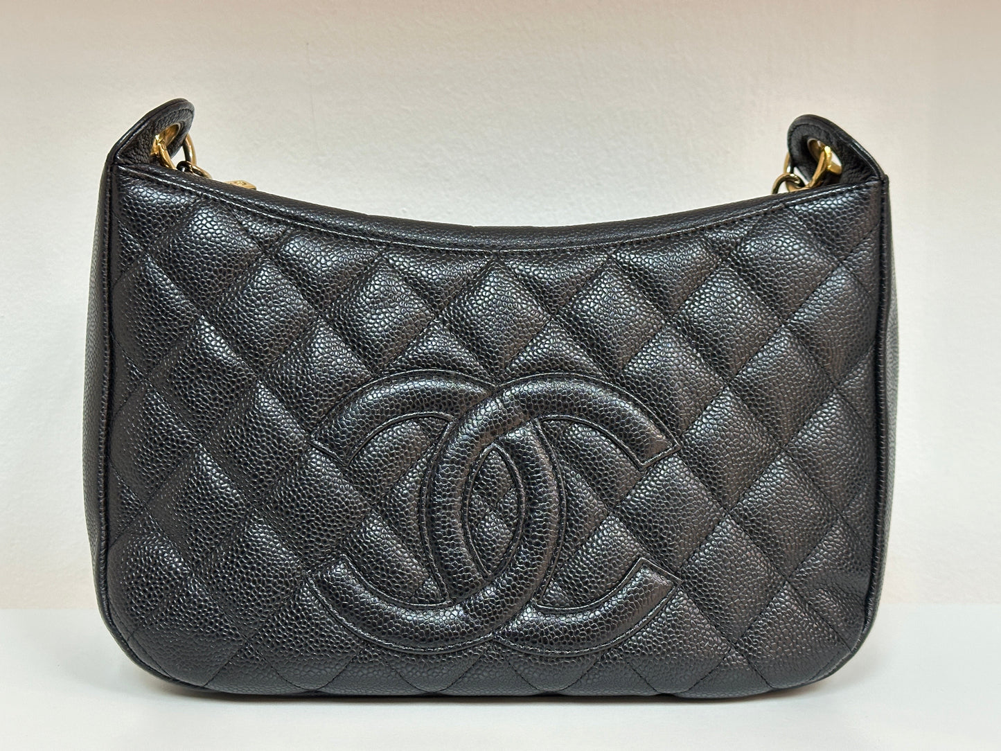 Chanel Black Quilted Caviar CC Logo Chain Shoulder Bag holo 8438