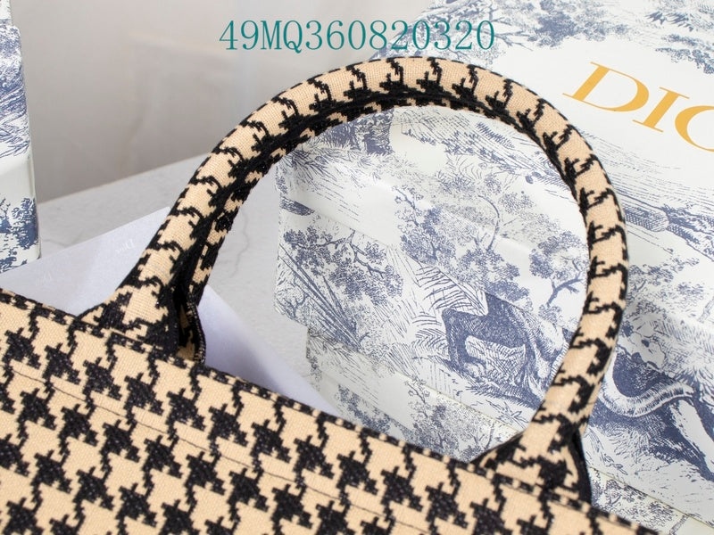 Christian Dior Luxury Bag - The Tote   364