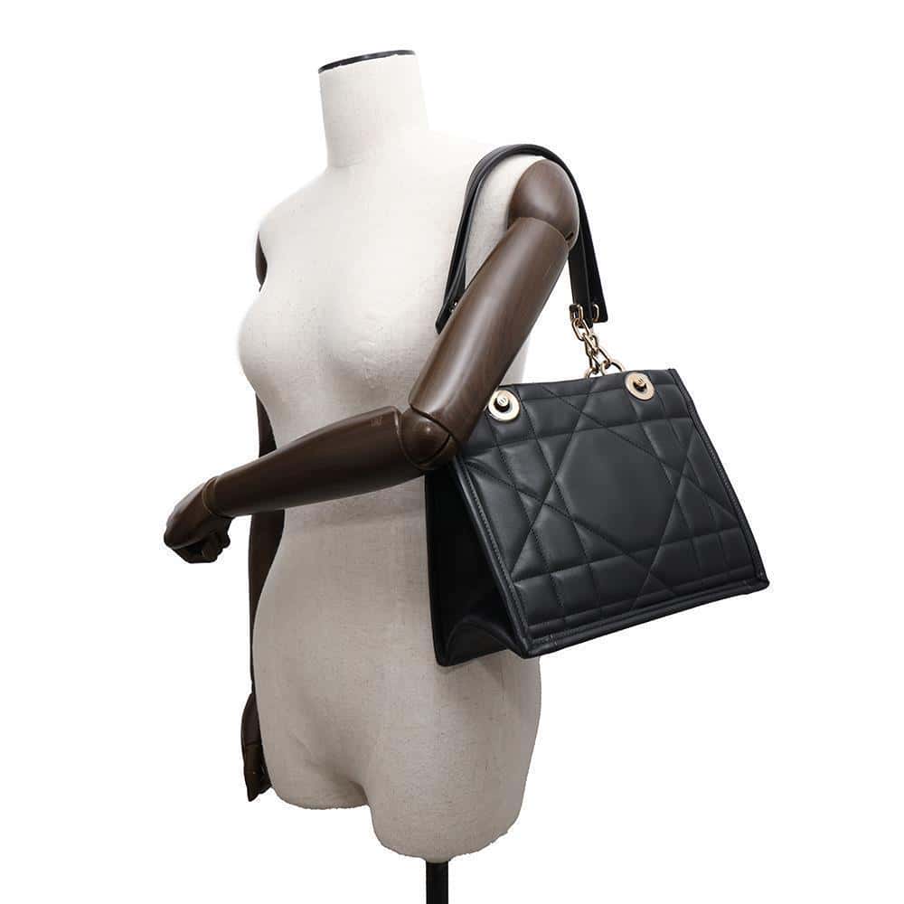 Dior Tote Bag Essential Archi Cannage BlackM8721OZVJ Leather
