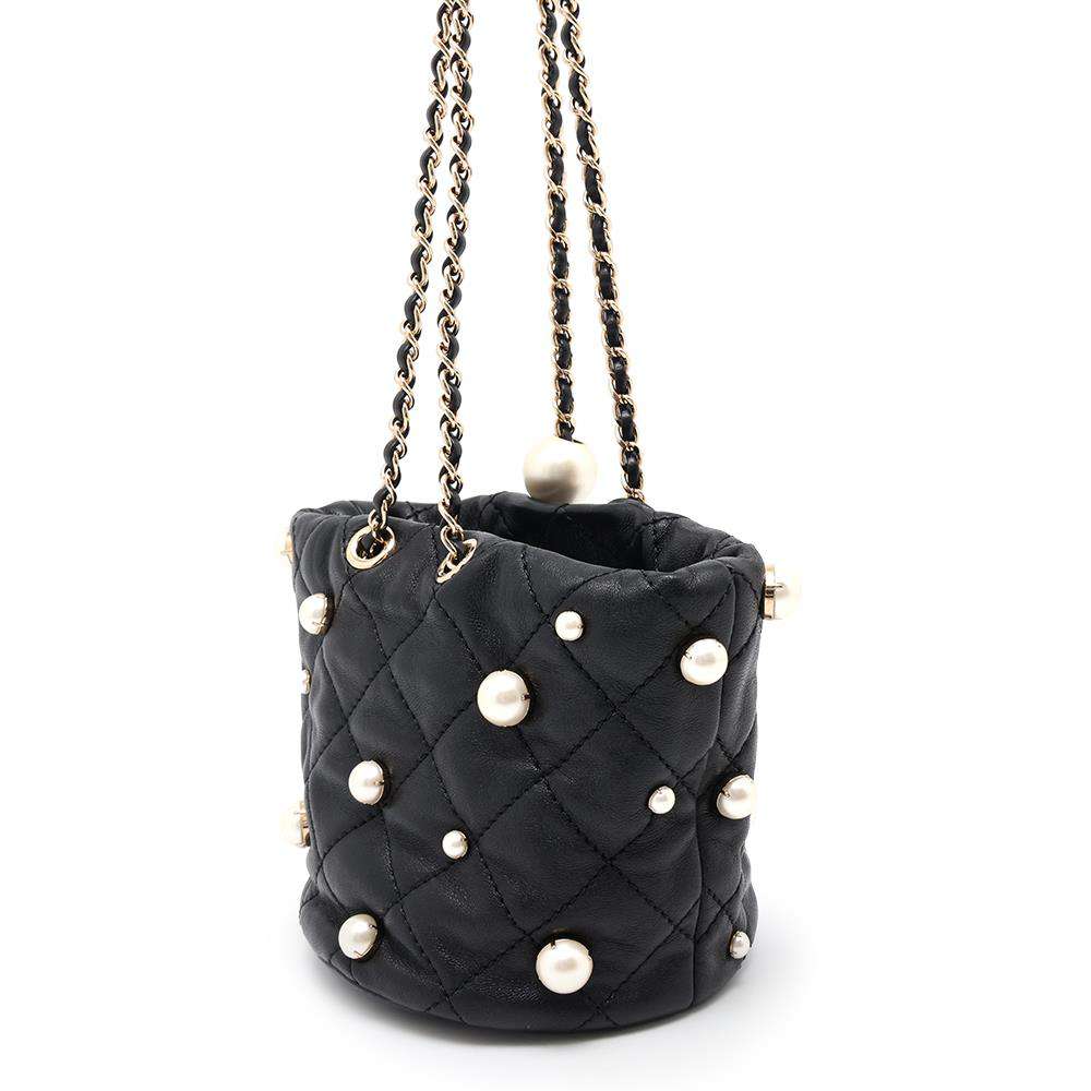CHANEL Matelasse Pearl Shoulder Bag BlackAS2518 Lambskin