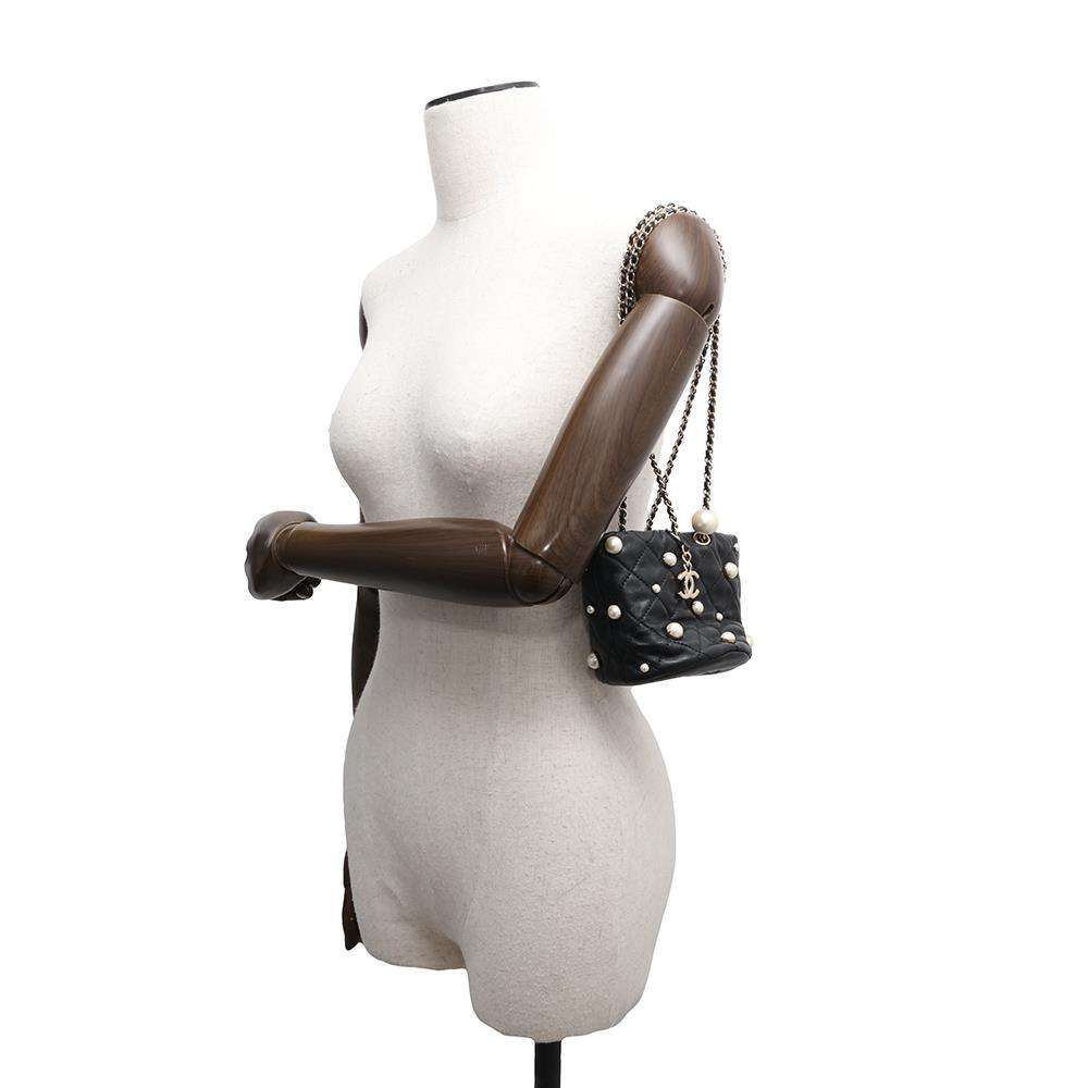CHANEL Matelasse Pearl Shoulder Bag BlackAS2518 Lambskin