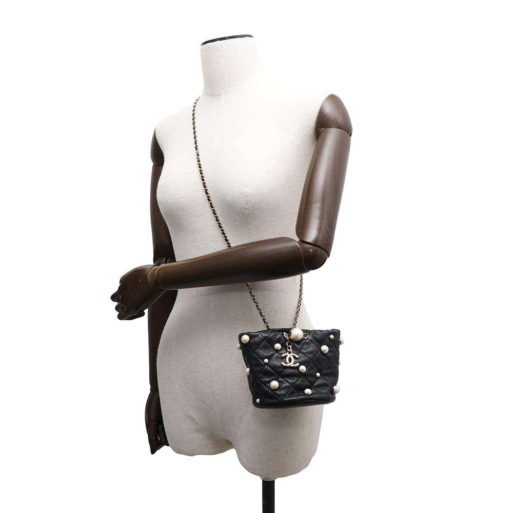 CHANEL Matelasse Pearl Shoulder Bag BlackAS2518 Lambskin