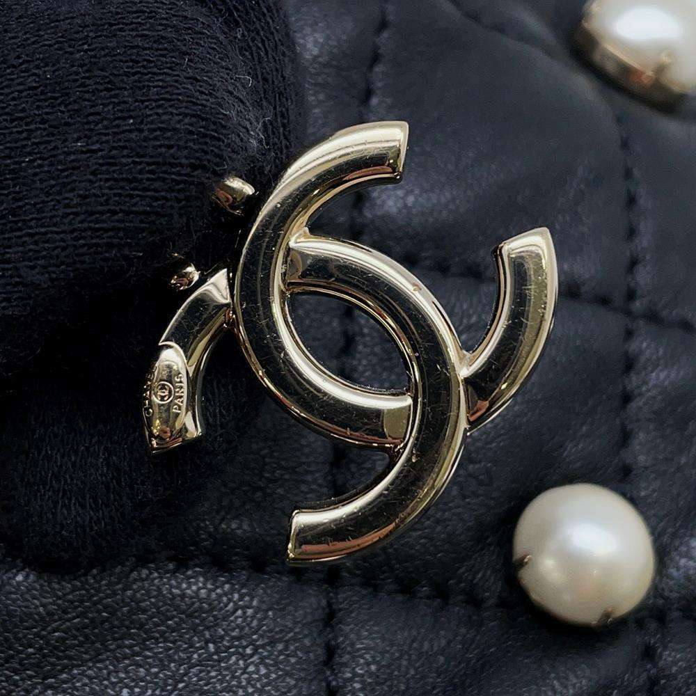 CHANEL Matelasse Pearl Shoulder Bag BlackAS2518 Lambskin