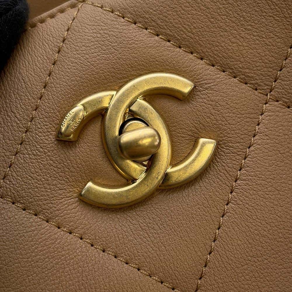 CHANEL Matelasse ChainShoulder Tote BeigeAS3508 Lambskin