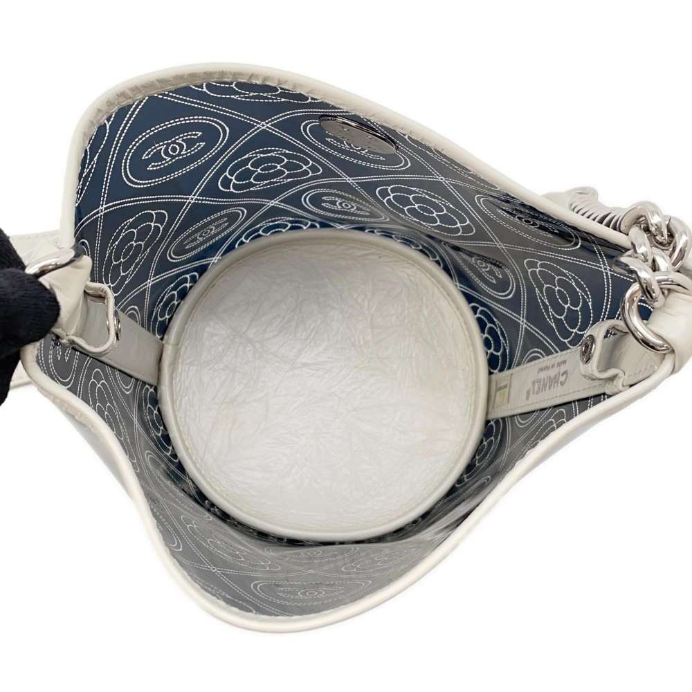 CHANEL CC Logo Camellia Plastics Bucket Bag Black/WhiteA57636 Plastics Leather