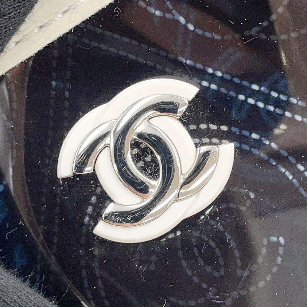 CHANEL CC Logo Camellia Plastics Bucket Bag Black/WhiteA57636 Plastics Leather