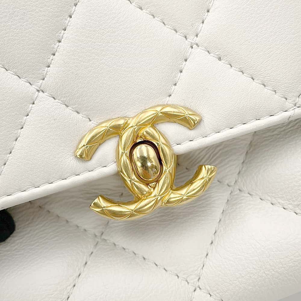 CHANEL Matelasse ChainShoulder Bag WhiteAS3226 Lambskin