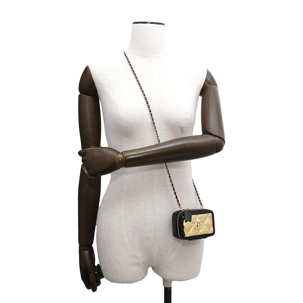 CHANEL Matelasse CC Logo Shoulder Bag Black/GoldAP2393 Lambskin Metal