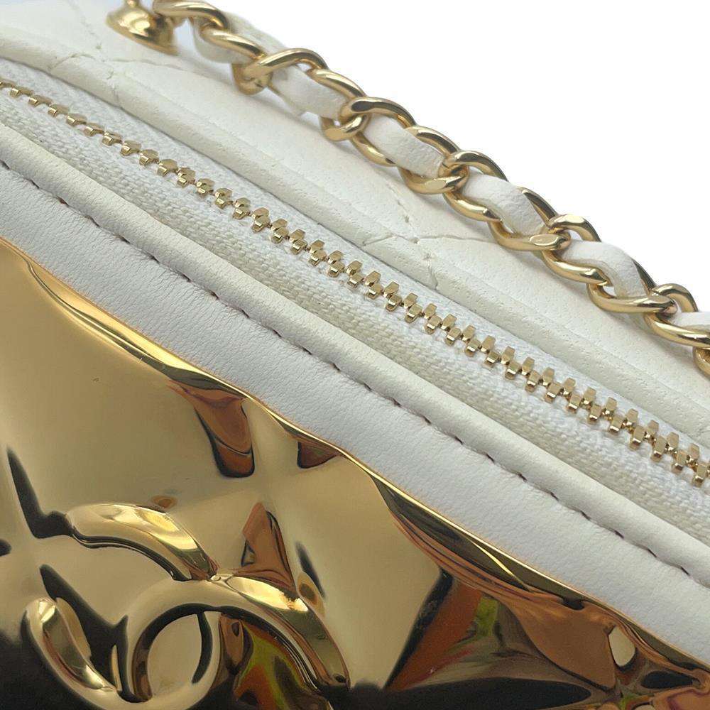 CHANEL Matelasse CC Logo Shoulder Bag White/GoldAP2393 Lambskin Metal