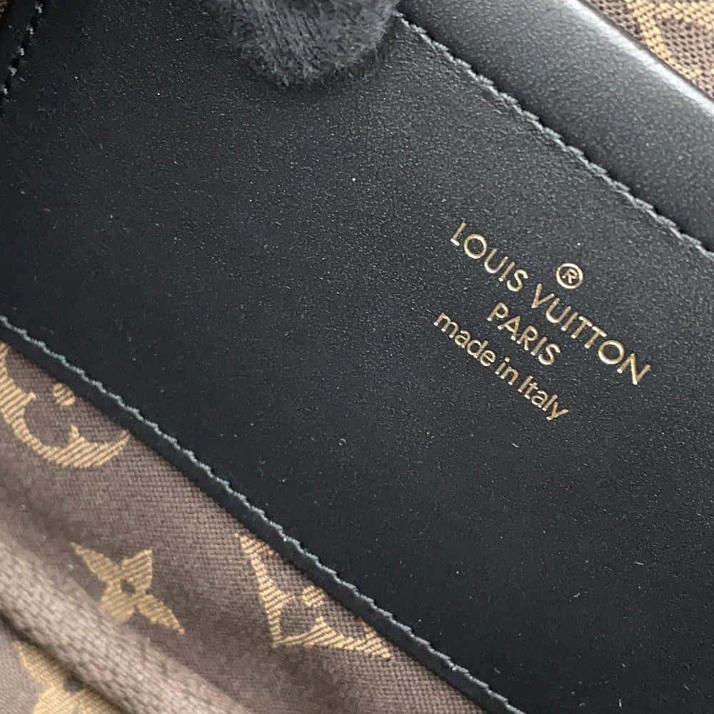 LOUIS VUITTON Utility/Crossbody NoirM80450 Calf Leather
