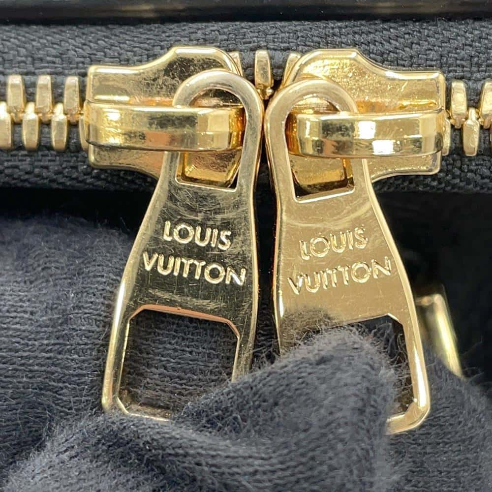 LOUIS VUITTON Utility/Crossbody NoirM80450 Calf Leather