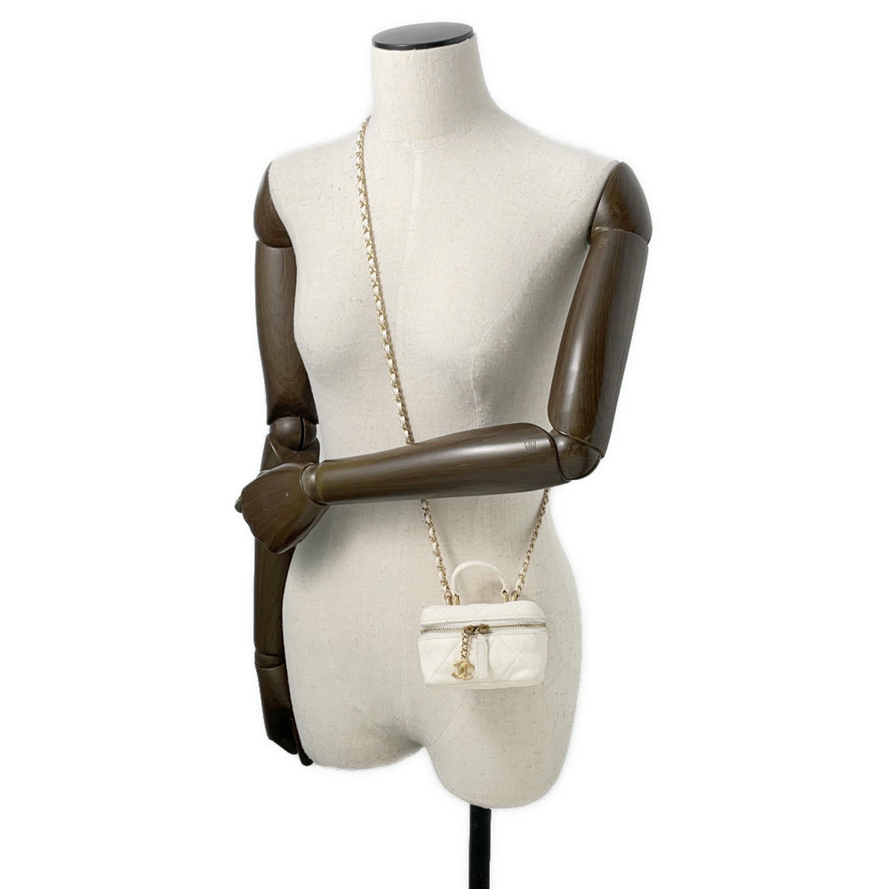 CHANEL Matelasse ChainShoulder Mini Vanity WhiteAP2194 Soft Caviar Leather Size Mini