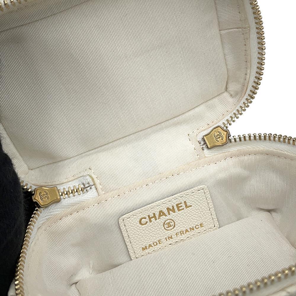 CHANEL Matelasse ChainShoulder Mini Vanity WhiteAP2194 Soft Caviar Leather Size Mini