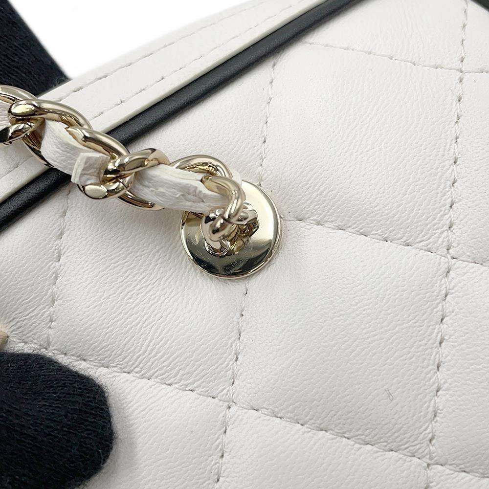 CHANEL Matelasse Chain Clutch Bag 2WAYTravel Bag White/BlackAP4515 Lambskin Size Mini