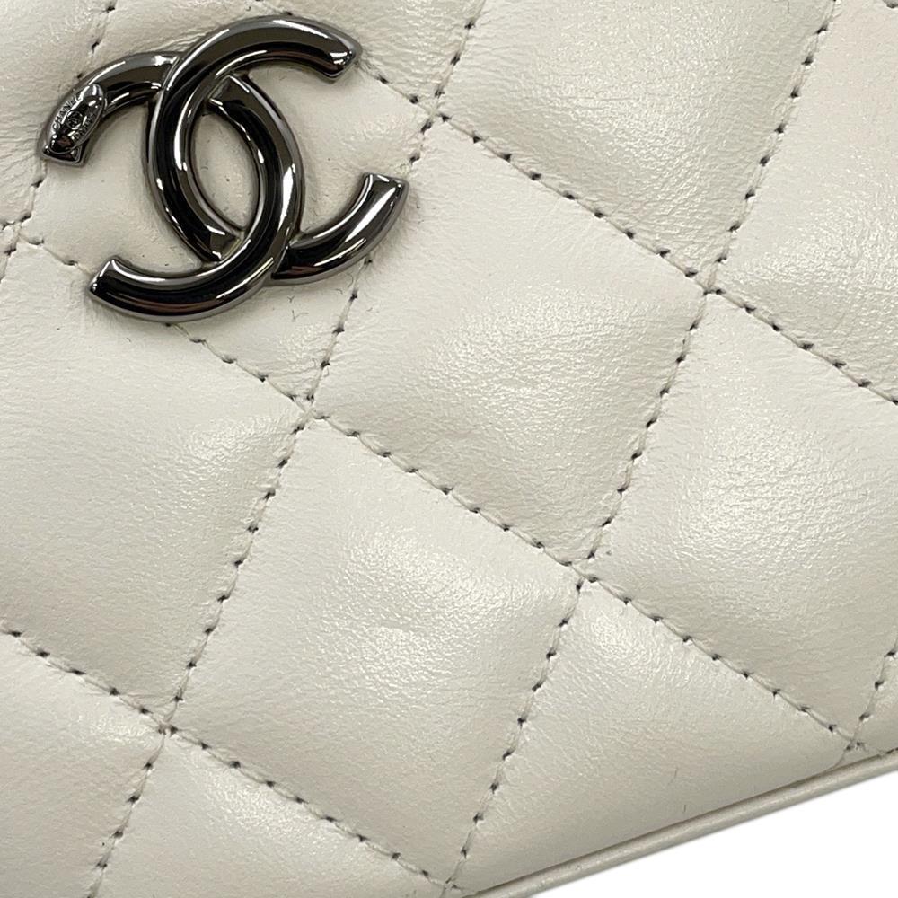CHANEL Matelasse Chain vanity bag WhiteAP3593 Lambskin Rhinestone