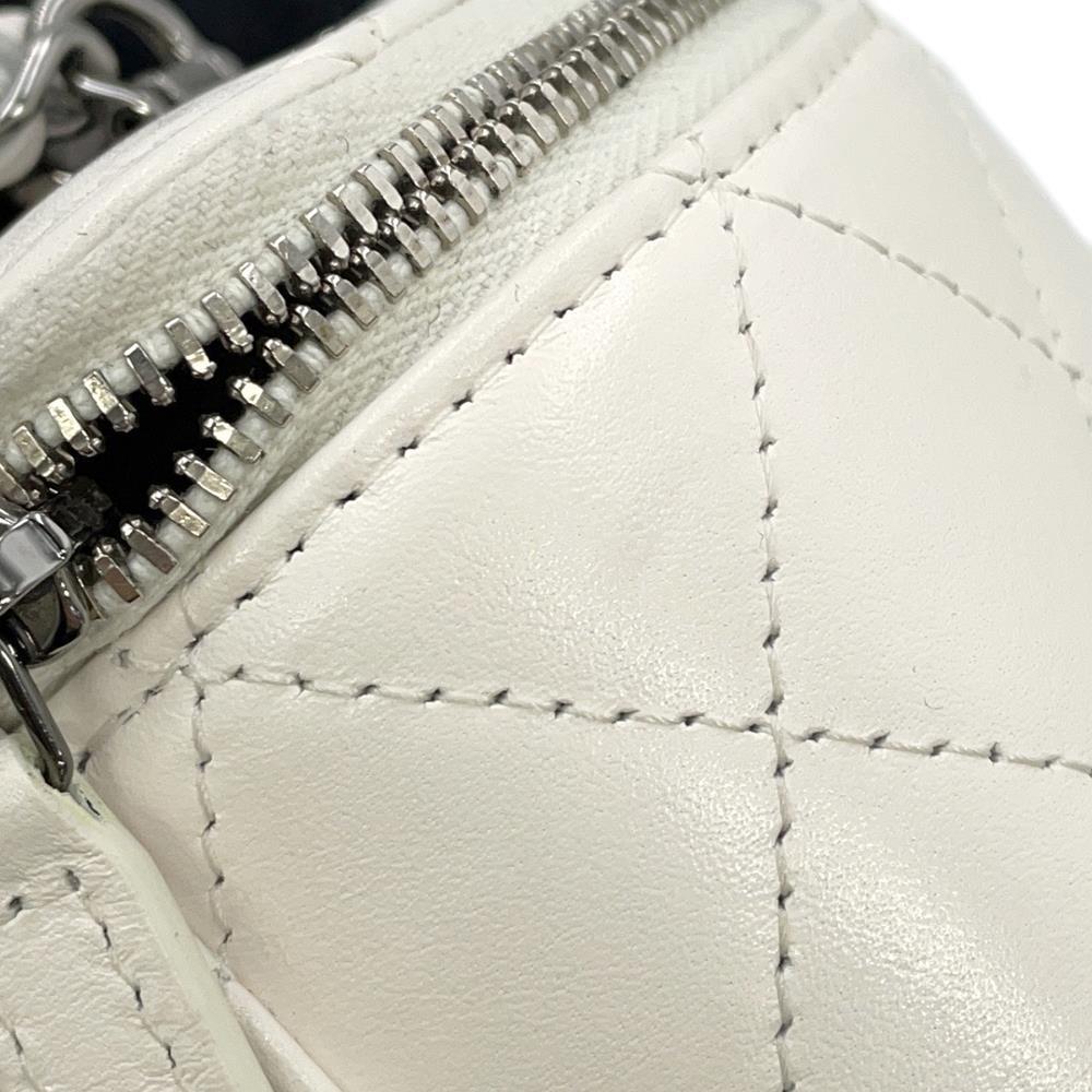 CHANEL Matelasse Chain vanity bag WhiteAP3593 Lambskin Rhinestone