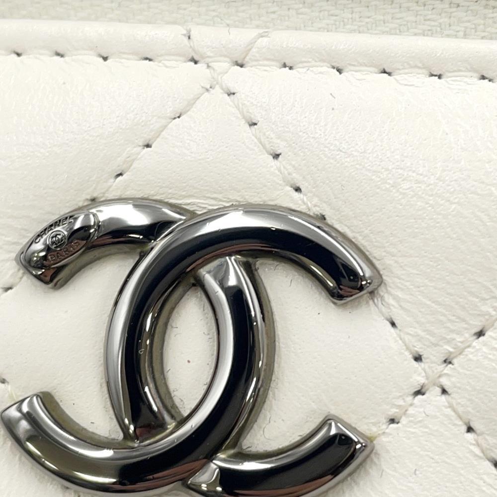 CHANEL Matelasse Chain vanity bag WhiteAP3593 Lambskin Rhinestone