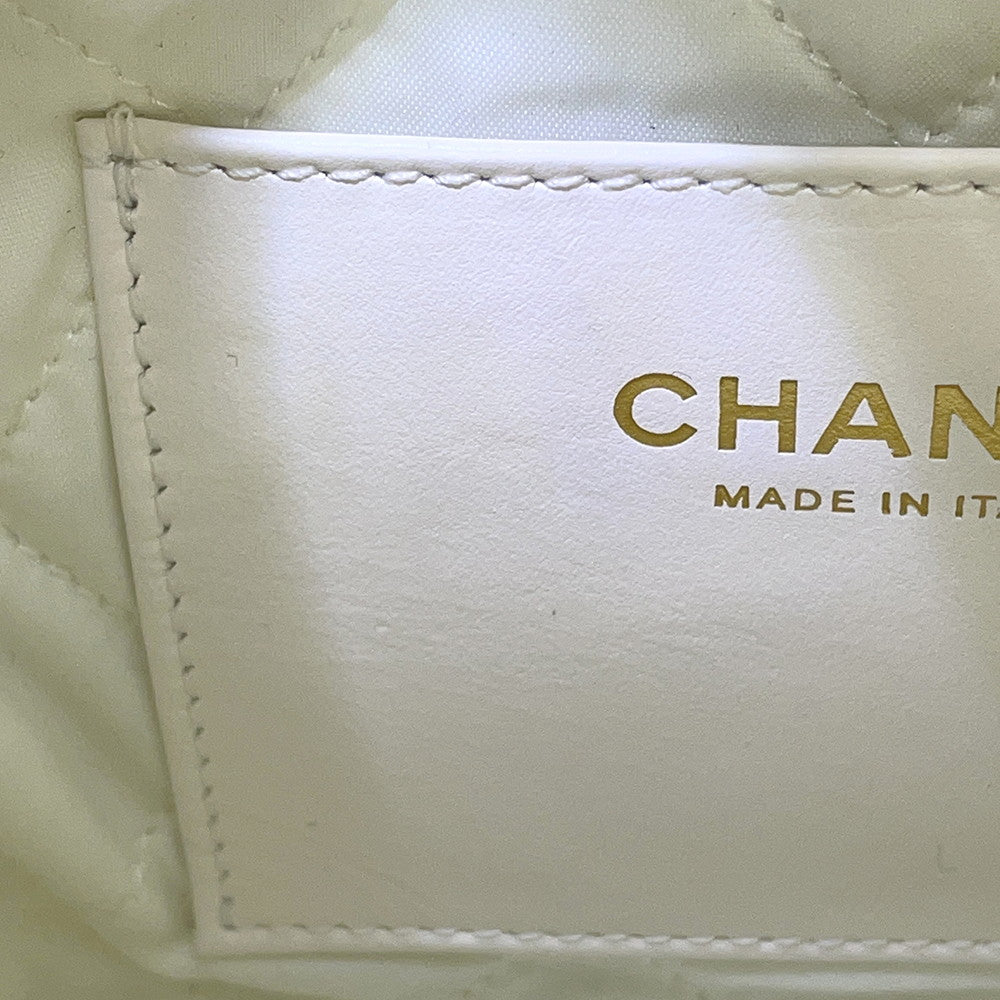 CHANEL CHANEL22 ChainShoulder Bag Spring/Summer 2025 WhiteAS3980 Shiny Calf Leather