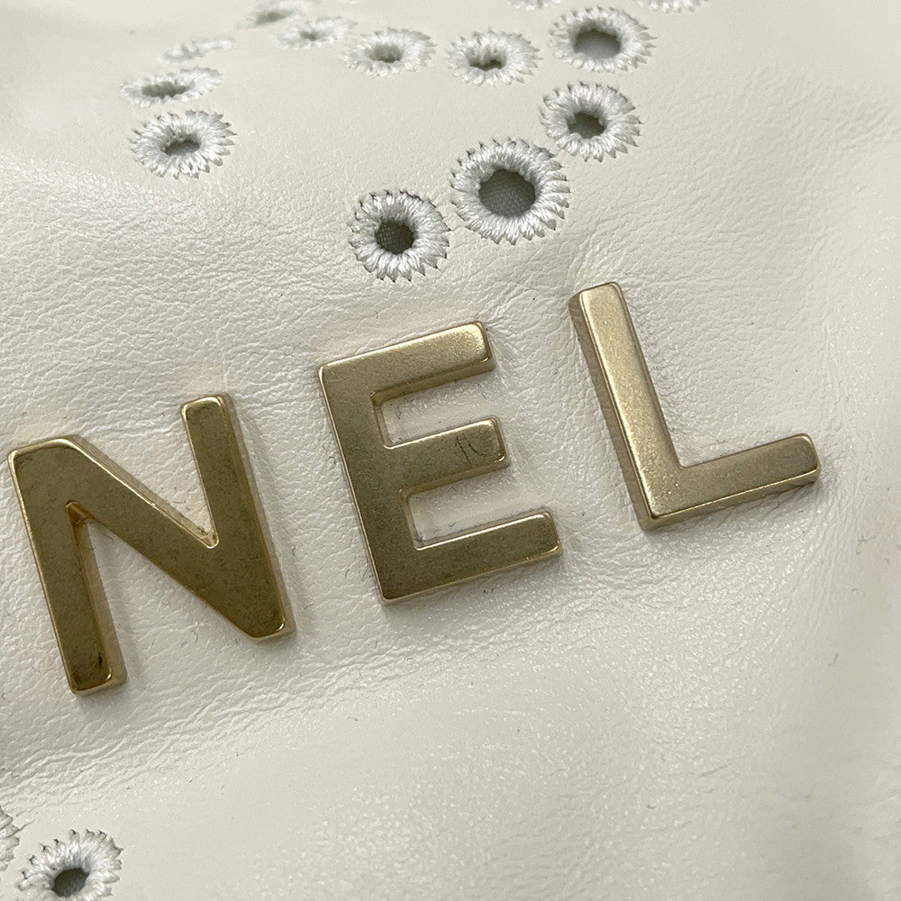 CHANEL CHANEL22 ChainShoulder Bag Spring/Summer 2025 WhiteAS3980 Shiny Calf Leather