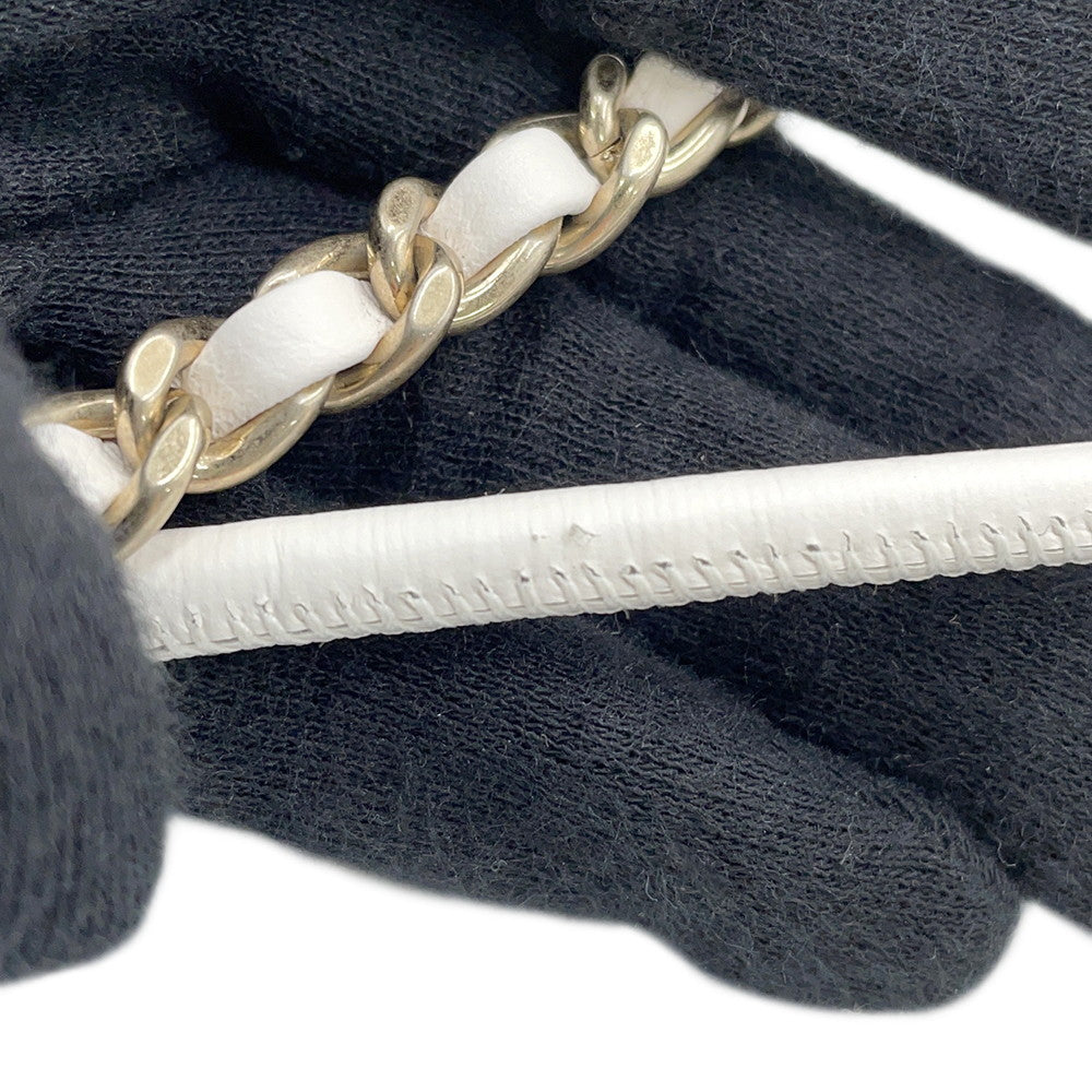 CHANEL CHANEL22 ChainShoulder Bag Spring/Summer 2025 WhiteAS3980 Shiny Calf Leather