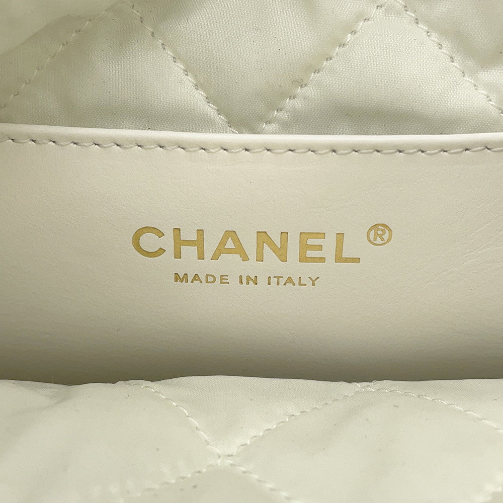 CHANEL CHANEL22 ChainShoulder Bag Spring/Summer 2025 WhiteAS3980 Shiny Calf Leather
