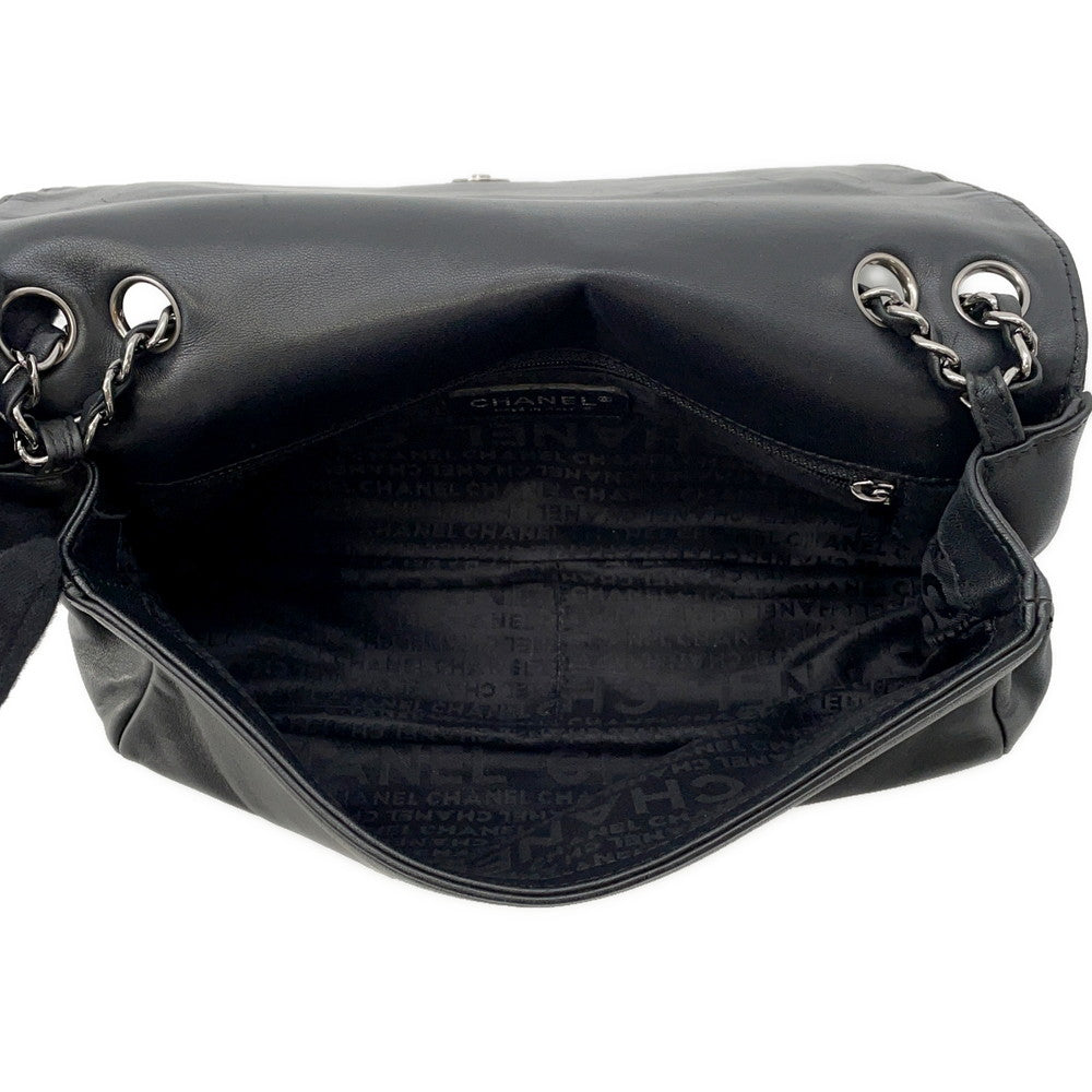 CHANEL Chocolate Bar Kiss Lock ChainShoulder Bag Black Lambskin