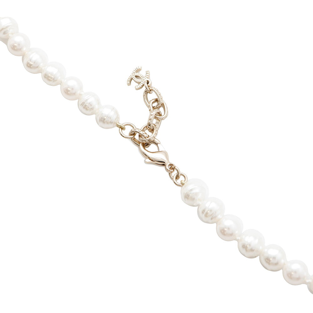 CHANEL CC Logo Faux Pearl Necklace Gold/White Gold Plated