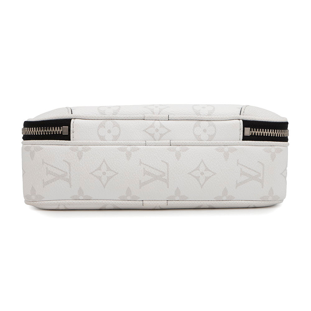 LOUIS VUITTON Alpha Messenger BlancM31069 Monogram Taiga Leather