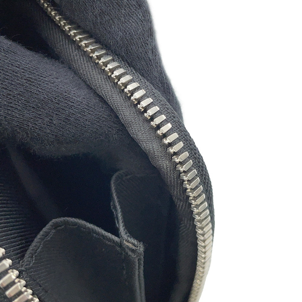 LOUIS VUITTON Alpha Messenger BlancM31069 Monogram Taiga Leather