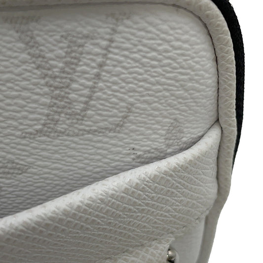 LOUIS VUITTON Alpha Messenger BlancM31069 Monogram Taiga Leather