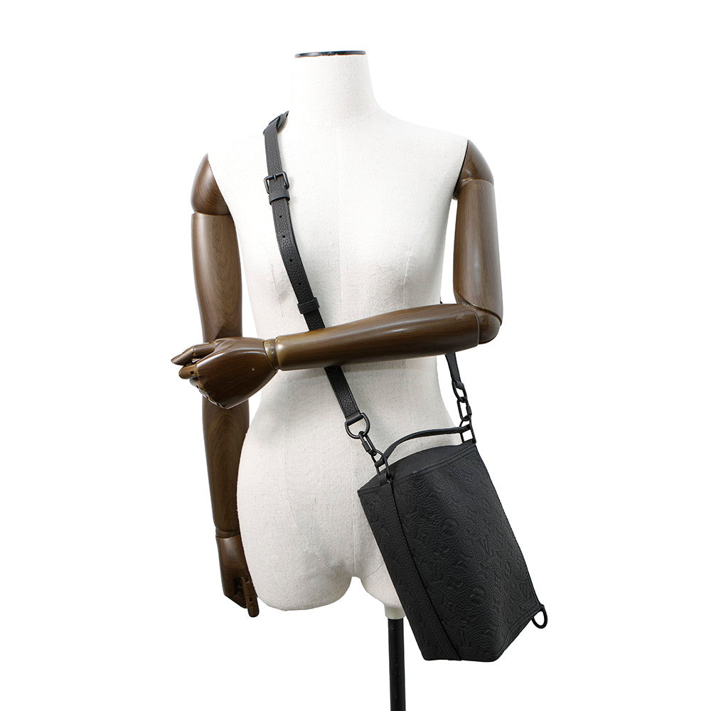 LOUIS VUITTON Triangle Messenger Bag NoirM55878 Monogram・Taurillon