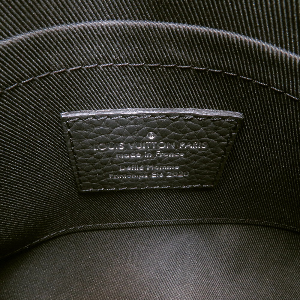 LOUIS VUITTON Triangle Messenger Bag NoirM55878 Monogram・Taurillon