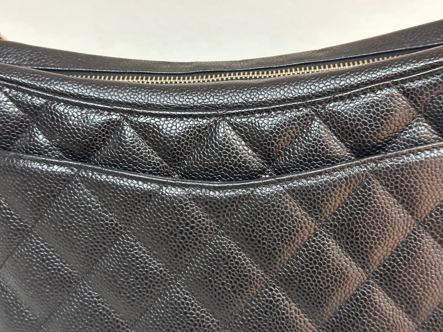 Chanel Black Quilted Caviar CC Logo Chain Shoulder Bag holo 8438