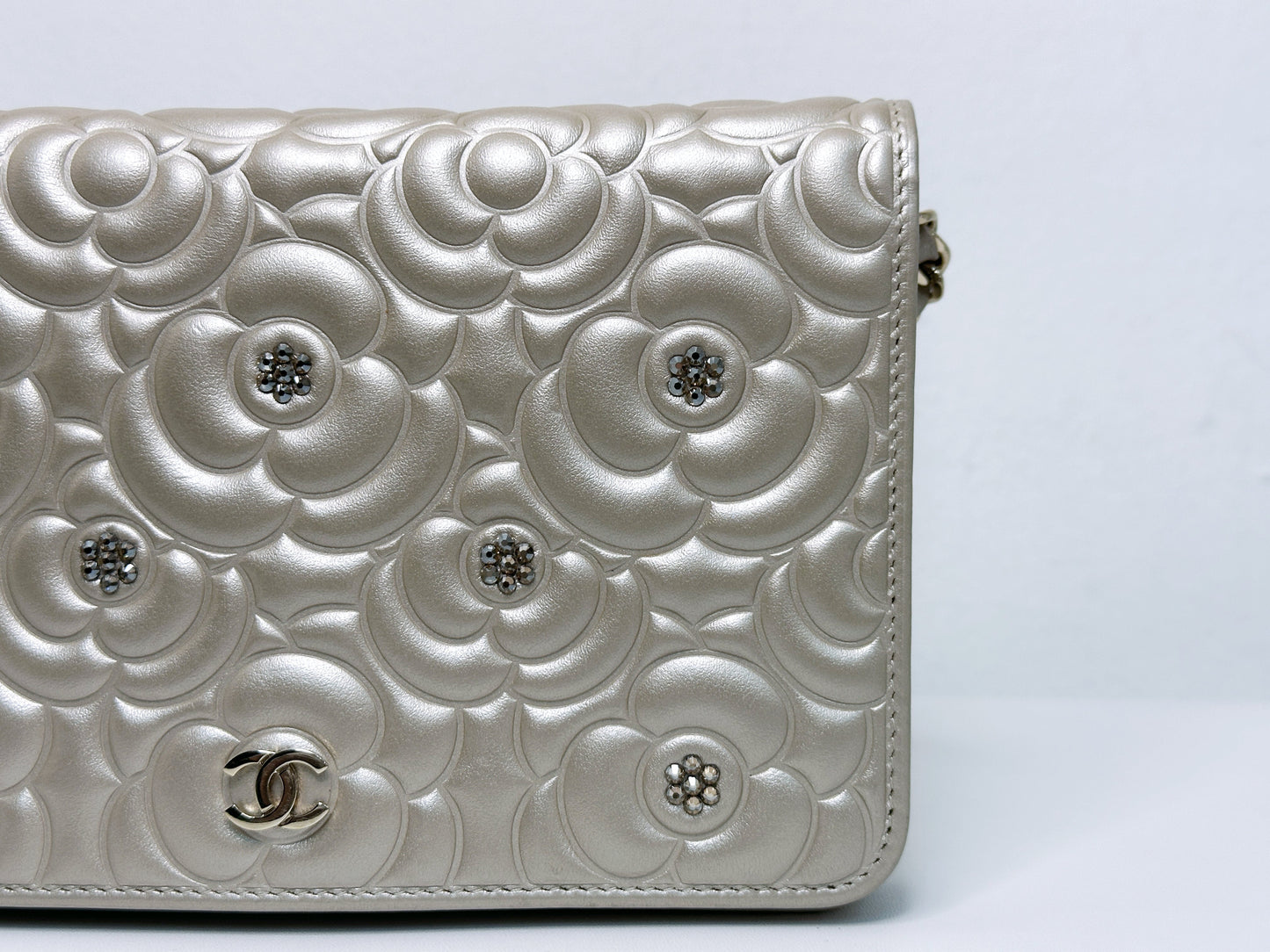 Chanel Camellia Embossed Wallet On Chain 2465 holo card