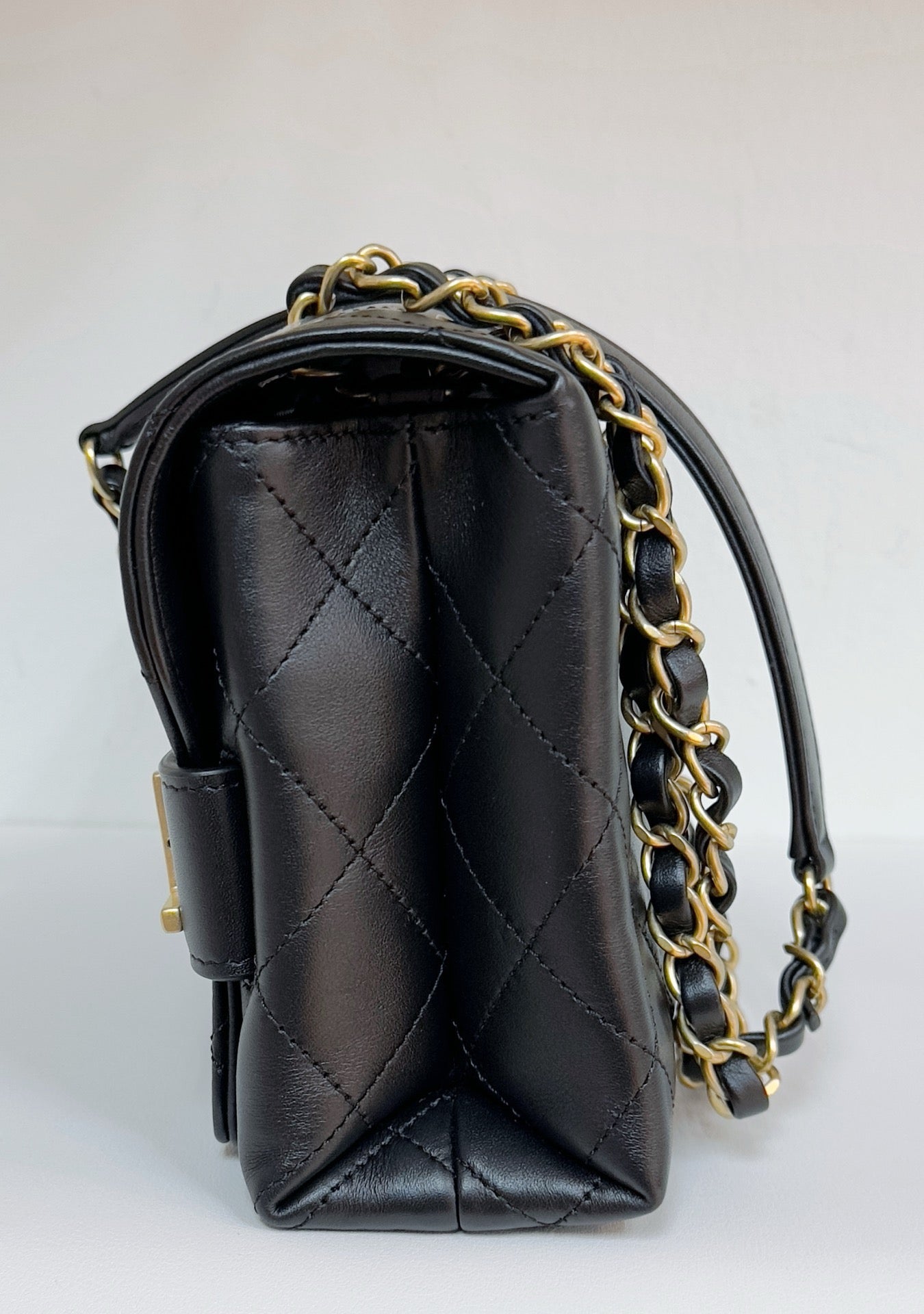 Chanel Calfskin Quilted Small Enchained Flap Black 2955 holo card