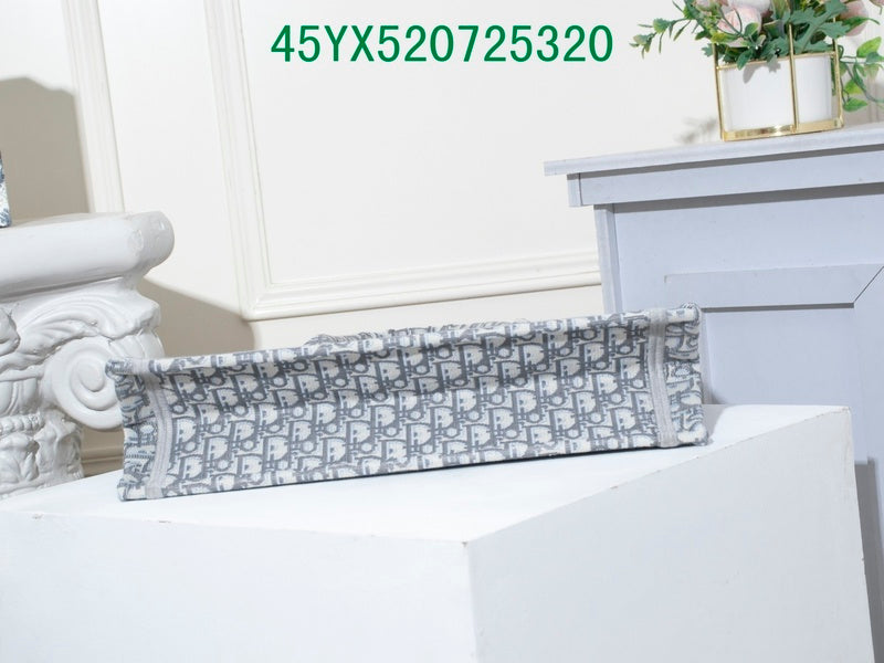 Christian Dior Luxury - The Tote   402