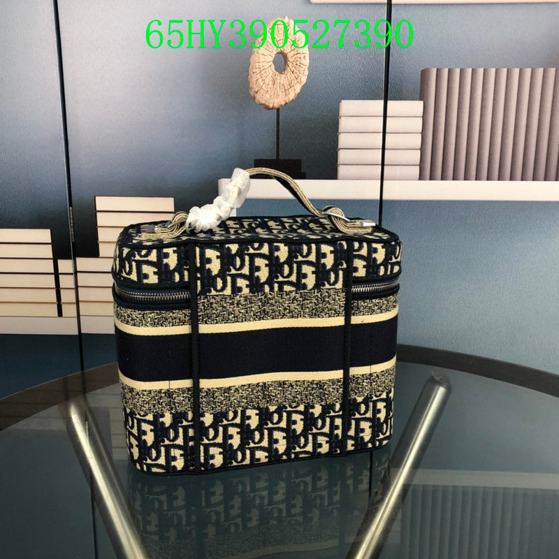 Christian Dior Luxury - The Tote   680