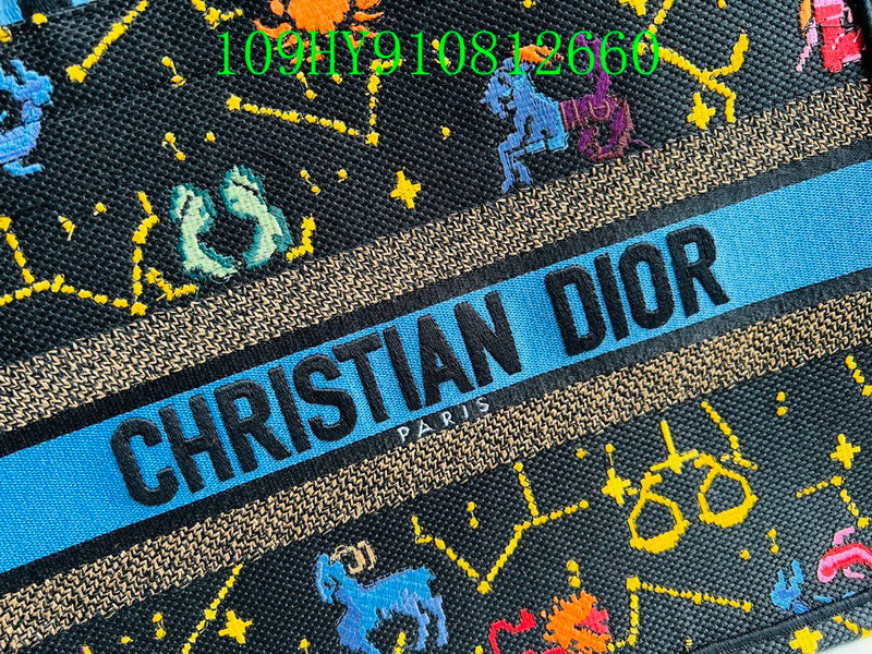 Christian Dior Luxury Bag - The Tote   275