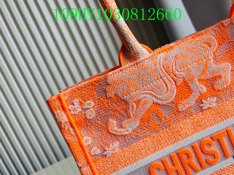 Christian Dior Luxury Bag - The Tote   262