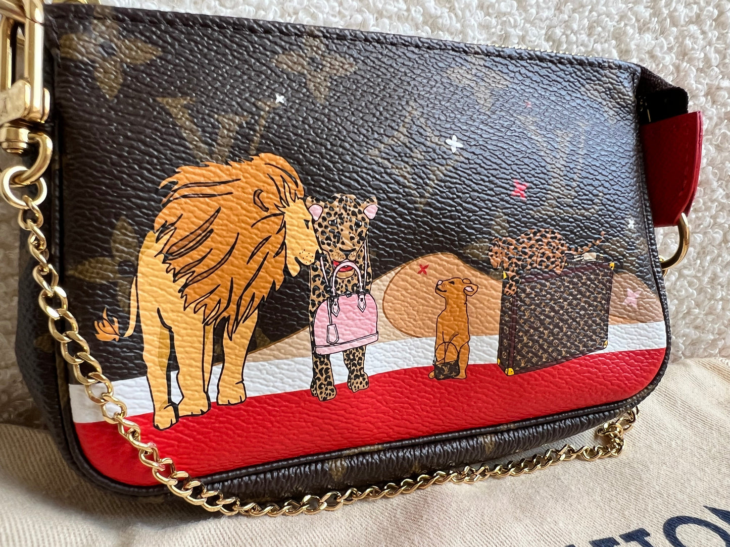 Louis Vuitton Christmas Edition Mini Cats Animated Mini Pochette Accessoires in Monogram (RRP £630)