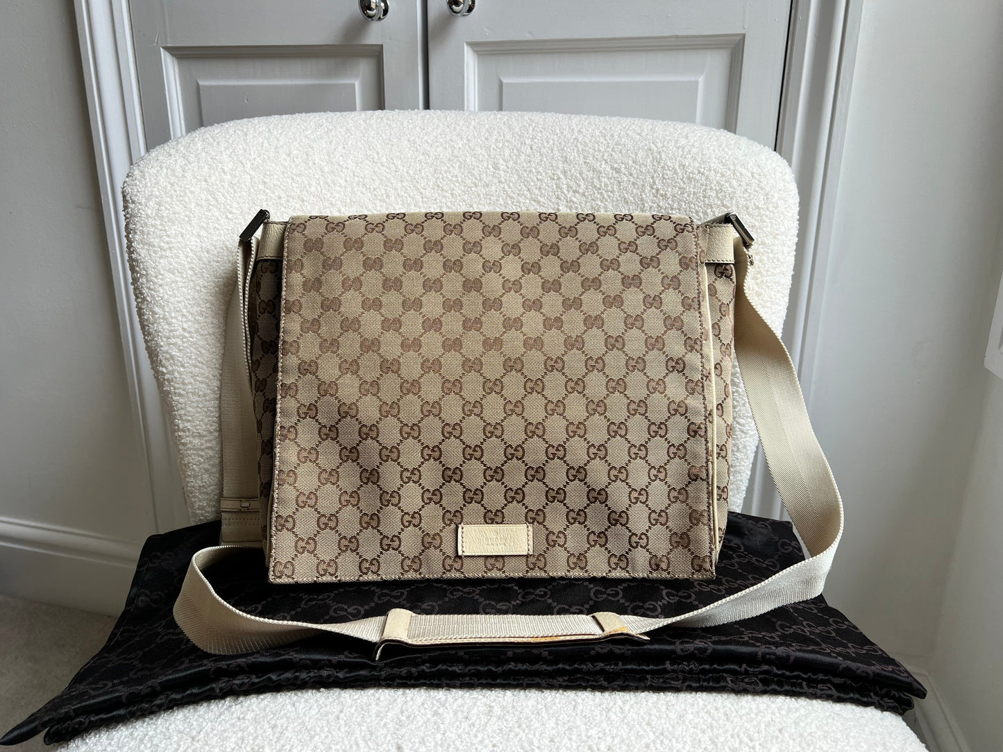 Gucci GG White Beige Canvas Messenger Bag