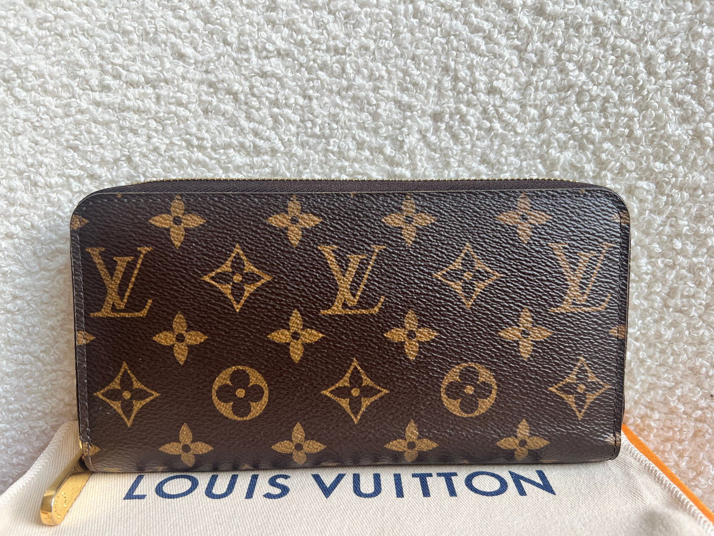 Louis Vuitton Zippy Wallet in Monogram (RRP £580)