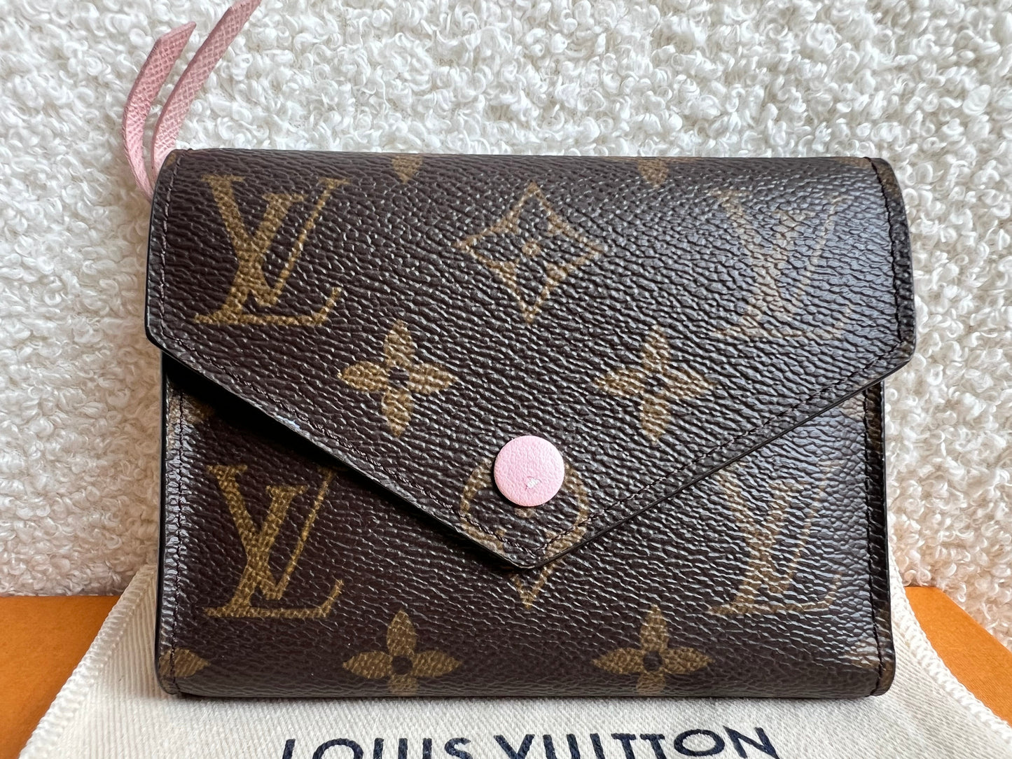 Louis Vuitton Victorine Wallet Monogram (RRP £420)