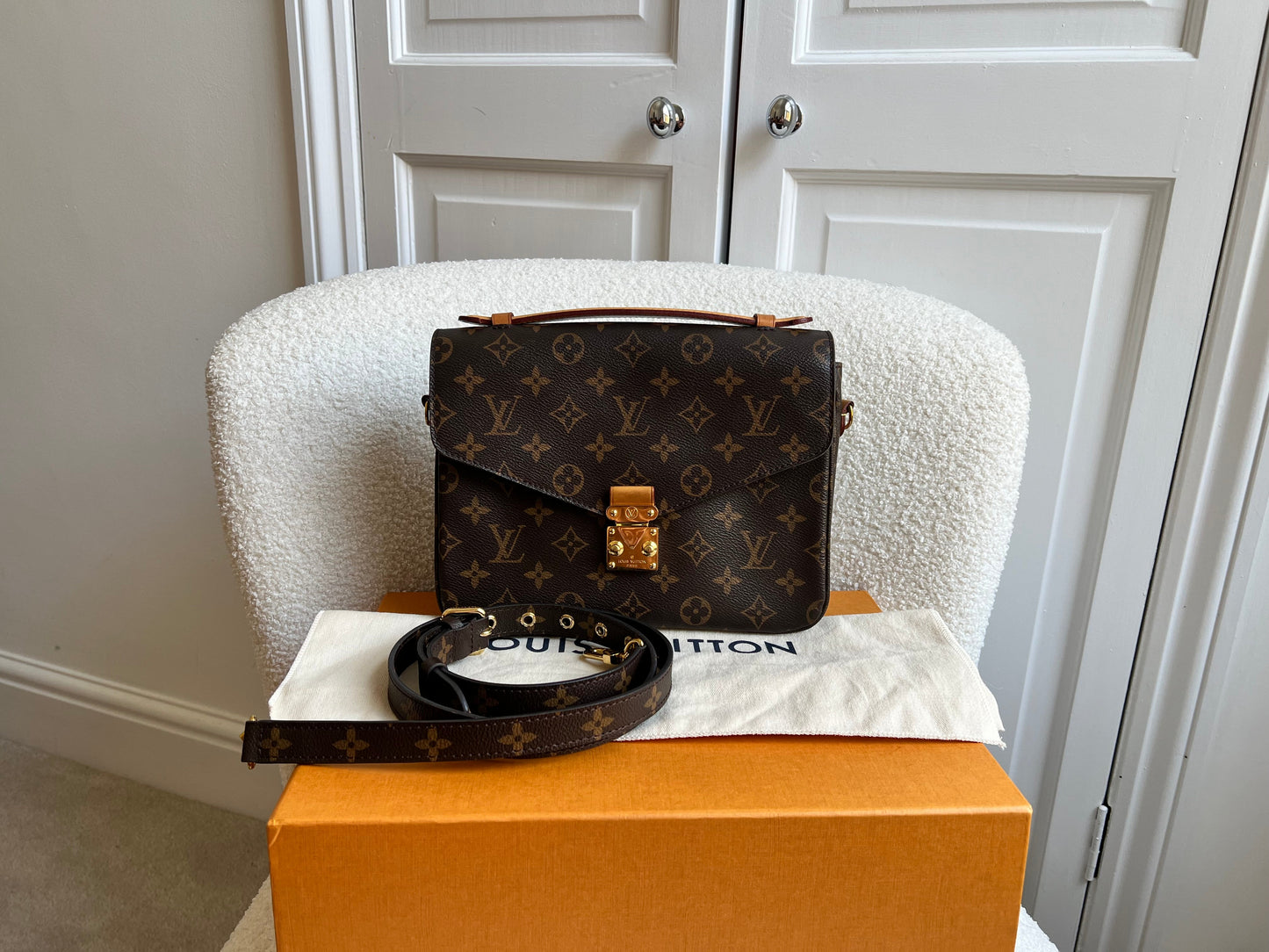 Louis Vuitton Pochette Metis Monogram (RRP £2,020)