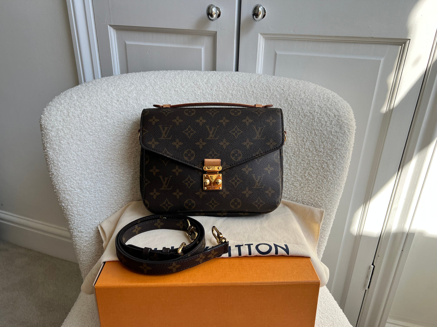 Louis Vuitton Pochette Metis Monogram (RRP £2,000)