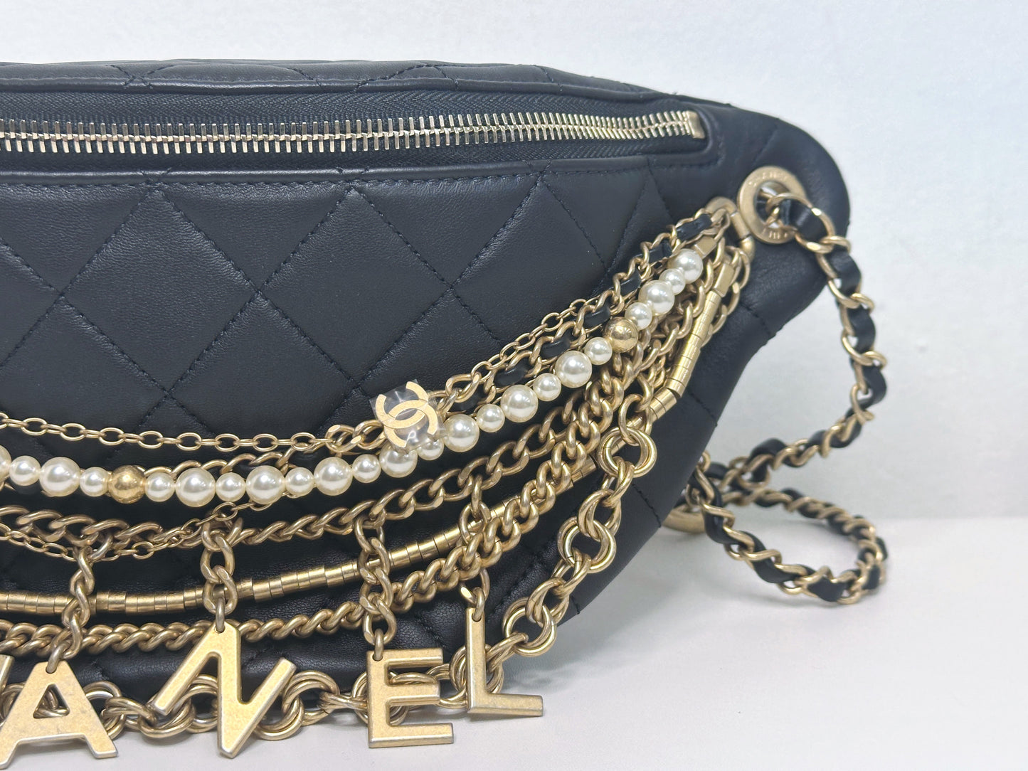 CHANEL 19A BLACK ALL ABOUT CHAINS PEARL FANNY PACK BAG GHW 2806 holo card