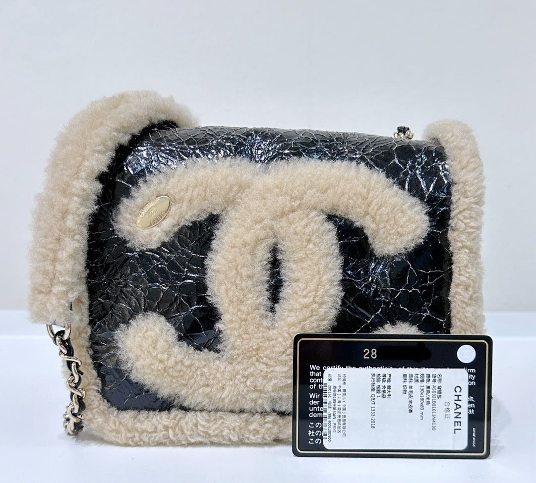 CHANEL Crumpled Calfskin Shearling CC Flap Black Beige