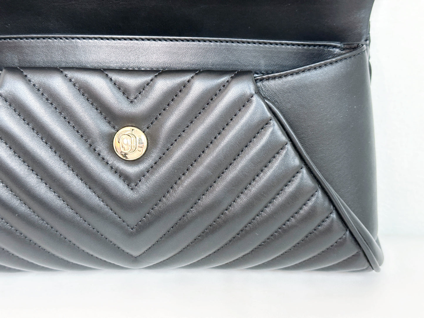 Chanel Black Chevron Lambskin Fold Up Again Clutch 2432 holo card