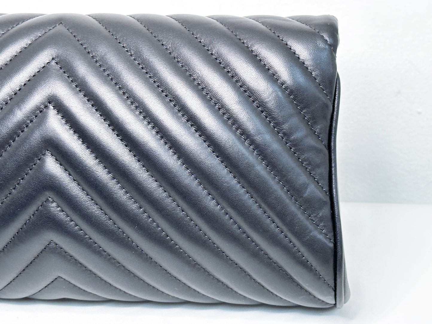Chanel Black Chevron Lambskin Fold Up Again Clutch 2432 holo card