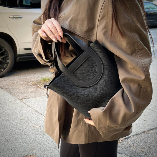Hermes Black Clemence In-The-Loop 18 TWS